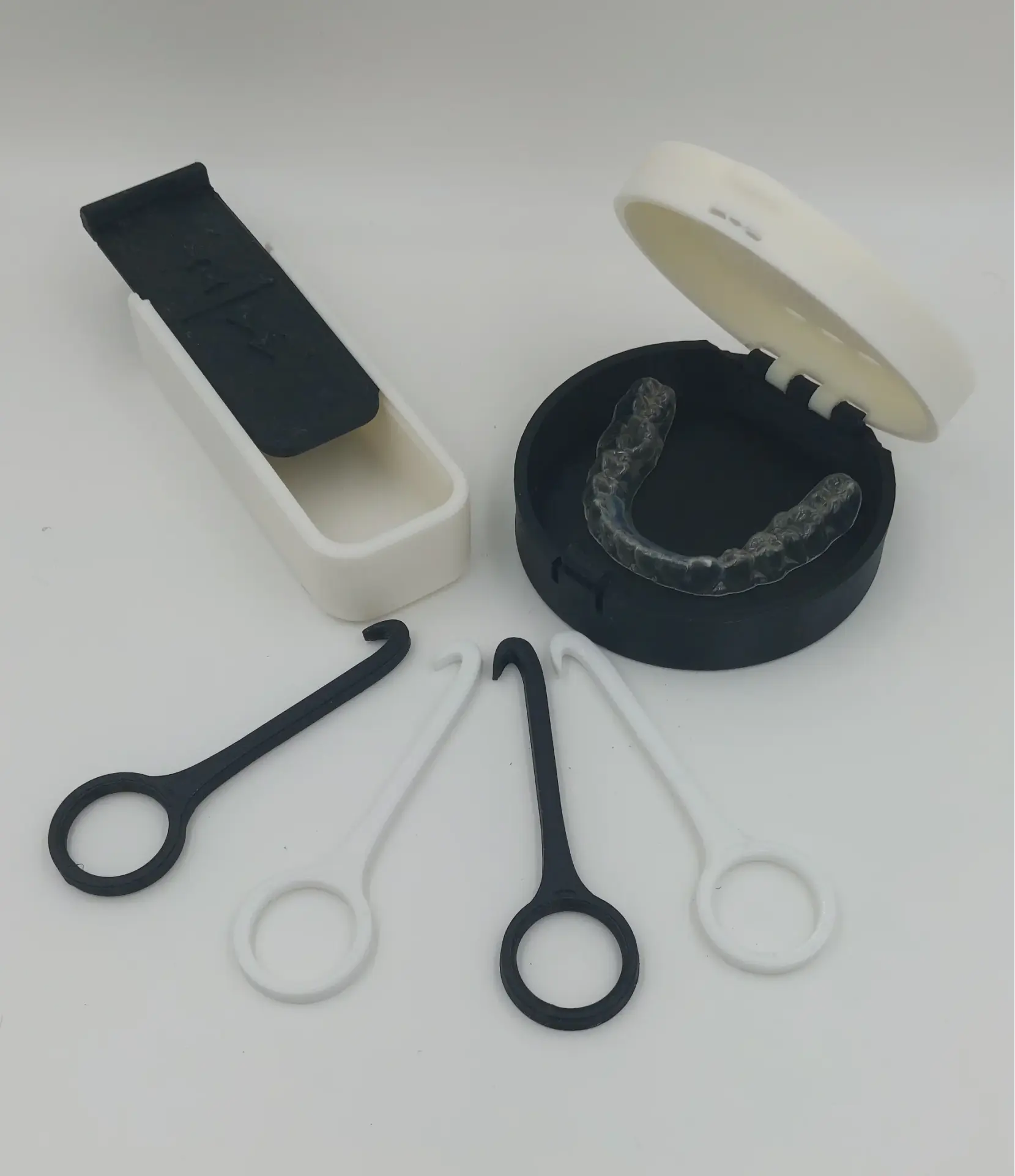 FİXFLEX DİŞ PLAK ÇIKARMA APARATI 4 ADET + APARAT SAKLAMA KUTUSU + PLAK KUTUSU FANATİK BJK